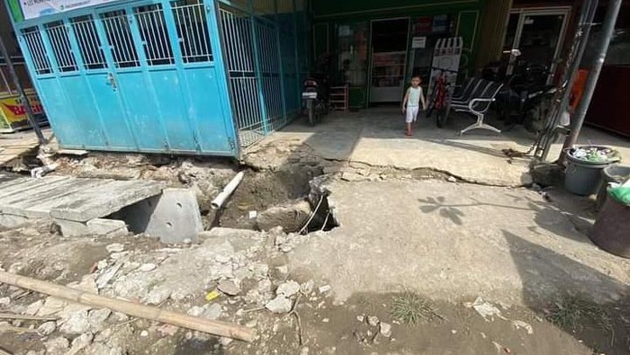 Penampakan pengerjaan drainase yang mangkrak di Jalan Setia Budi Pasar 1 (Foto: Istimewa)