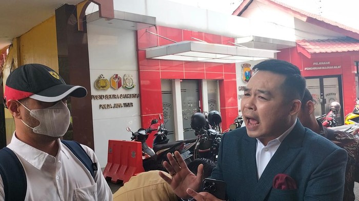Penasihat hukum Ferry, Jeffry Simatupang dan ferry irawan