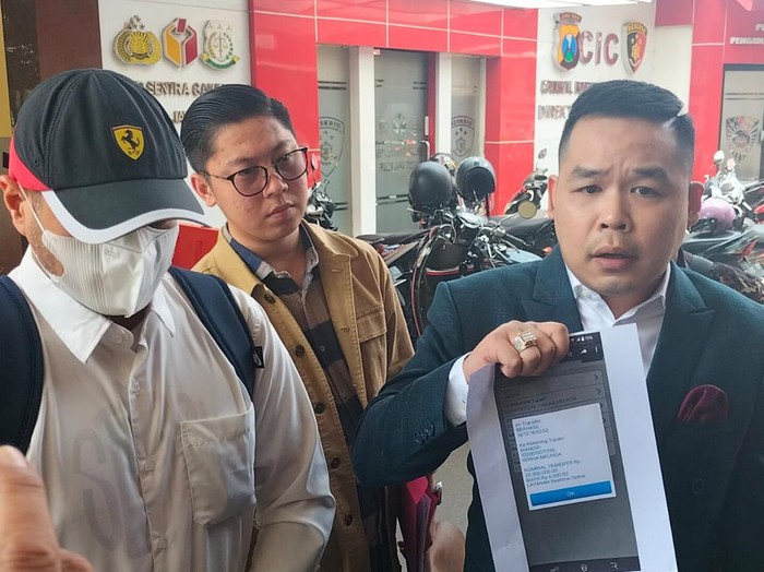 Penasihat hukum Ferry, Jeffry Simatupang dan ferry irawan