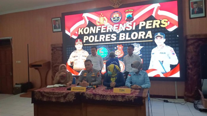 Polres Blora menggelar pers rilis kasus ayah perkosa anaknya difabel.