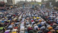 Di pertemuan spiritual ini, ceramah-ceramah disampaikan oleh para ulama Islam.