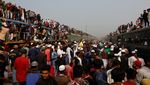 Pulang! Peserta Bishwa Ijtema Serbu Kereta Api di Bangladesh
