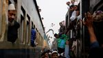 Pulang! Peserta Bishwa Ijtema Serbu Kereta Api di Bangladesh