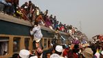 Pulang! Peserta Bishwa Ijtema Serbu Kereta Api di Bangladesh