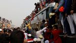 Pulang! Peserta Bishwa Ijtema Serbu Kereta Api di Bangladesh