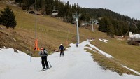 Temperatur pada musim dingin baru-baru ini naik mencapai 20,9 celcius. Kondisi ini sangat mengganggu operasi di banyak resor ski. Beberapa bahkan terpaksa tutup sementara.