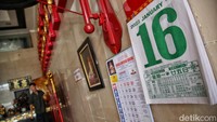 Imlek sendiri ditentukan dalam penanggalan China yang berdasarkan peredaran bulan.