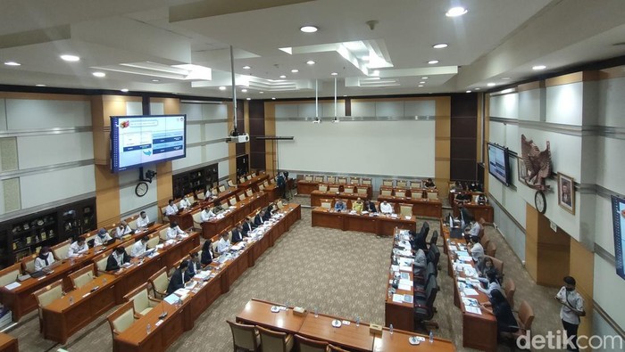 Rapat kerja LPSK di Komisi III DPR