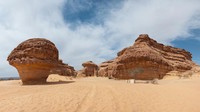 Meskipun telah dibuka sebagai tempat wisata, kawasan ini masih minim pengunjung. Peninggalan Kaum Tsamud bisa menjadi bukti kebesaran Allah SWT. Foto: Getty Images/iStockphoto