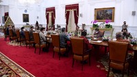 Dewan Komisioner Otoritas Jasa Keuangan (OJK) Mahendra Siregar dan beberapa pimpinan asosiasi industri sektor jasa keuangan seperti  perwakilan industri perbankan, perwakilan industri pasar modal, dan perwakilan industri keuangan non-bank (IKNB) menghadiri pertemuan tersebut.
