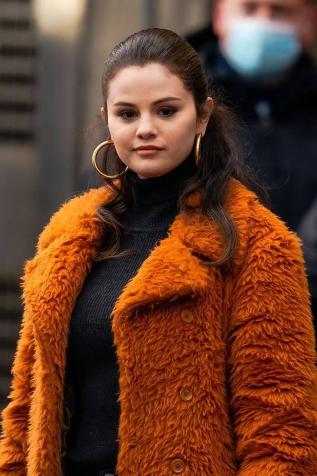 Selena Gomez juga harus berjuang melawan gangguan mental yang dideritanya. Dia mengungkap sempat mengalami pasang surut yang ekstrem selama berminggu-minggu atau berbulan-bulan, sebelum akhirnya didiagnosa mengalami gangguan bipolar. Foto: Getty Images