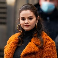 Selena Gomez juga harus berjuang melawan gangguan mental yang dideritanya. Dia mengungkap sempat mengalami pasang surut yang ekstrem selama berminggu-minggu atau berbulan-bulan, sebelum akhirnya didiagnosa mengalami gangguan bipolar. Foto: Getty Images
