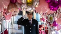 Katsunori Takemoto selaku pemilik perusahaan pun harus memutar otak untuk terus menjalankan bisnisnya tersebut.  