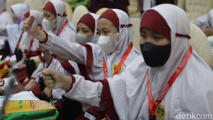 Anggota DPR RI Muhidin Said Dukung Pengembangan FEB Untad dengan Kelas Cerdas dan Beasiswa