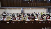 Siswa dan siswi SDIT Cordova berkunjung ke Gedung DPR, Senayan, Jakarta, Senin (16/1/2023).