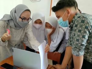 Kisah Guru di Lembang Buat Anak-anak Mau Sekolah: Libatkan Siswa Pilih Tantangan