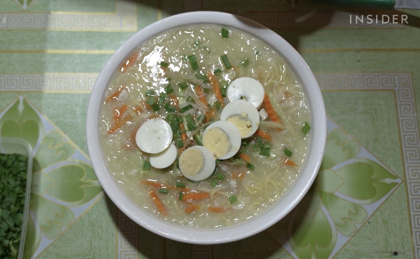 Sup nido khas Filipina terbuat dari sarang burung walet seharga Rp 1,5 juta.