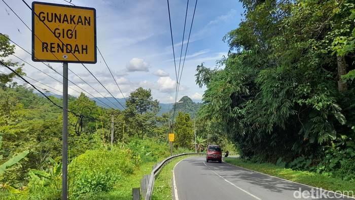 Tanjakan Cae di Sumedang
