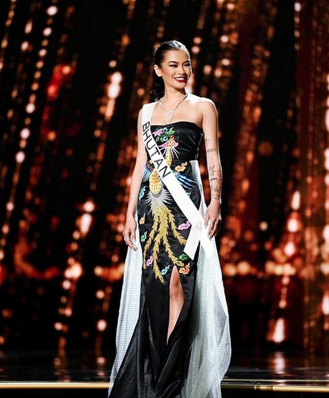Inilah penampilan cantik Tashi Choden dengan gaun malam di panggung Miss Universe 2022 yang diselenggarakan di New Orleans, Louisiana, AS, Sabtu (14/1/2023).F oto: dok. Instagram/ @tashi_chombal_dorji