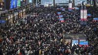 Setelah China mencabut pembatasan COVID-19 pada bulan Desember, ratusan juta orang China diperkirakan akan melakukan perjalanan selama periode libur Imlek.  