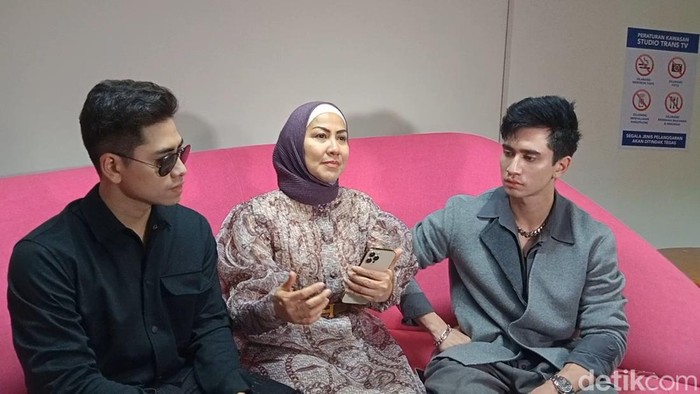 Venna Melinda, Verrell Bramasta dan Athala saat ditemui di kawasan Trans TV.