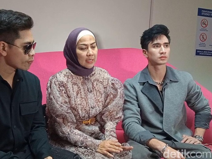 Venna Melinda, Verrell Bramasta dan Athala saat ditemui di kawasan Trans TV.