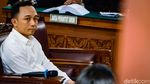 Wajah Tenang Bripka Ricky Rizal Hadapi Sidang Tuntutan