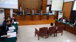 Wajah Tenang Bripka Ricky Rizal Hadapi Sidang Tuntutan