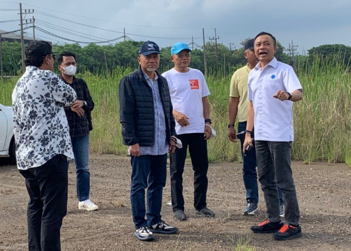 Wakil Bupati (Wabup) Blitar Rahmat Santoso  memberikan bantuan penerangan jalan umum (PJU) untuk Desa Ngadipuro dan Desa Bululawang di Kabupaten Blitar.