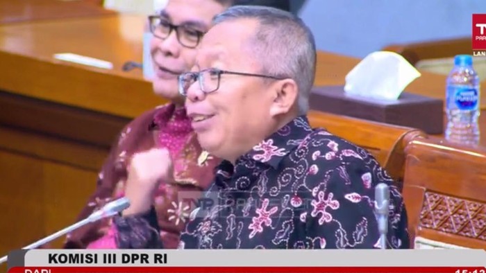 Arsul Sani tunjuk Johan Budi saat bercanda soal capres (dok. Screenshot YouTube).