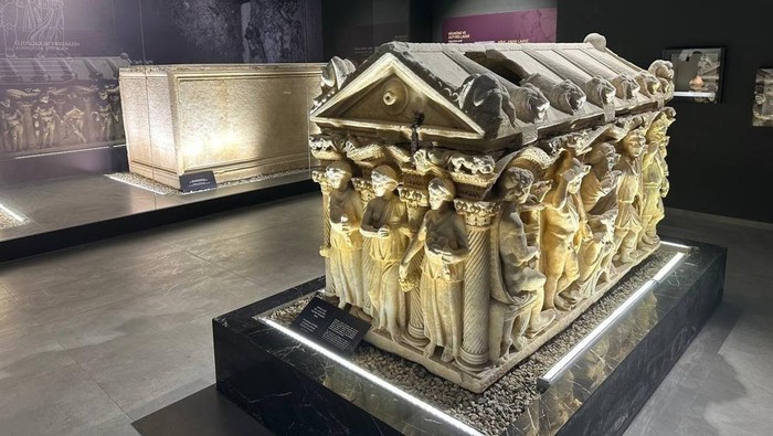 Artefak di Museum Iznik Bursa Turki