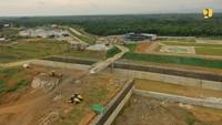 Saat ini sedang dilakukan peninggian bendung utama yang kurang 4 meter. Diharapkan bisa selesai dan impounding sekitar bulan Juni tahun ini. Foto: Dok. Kementerian PUPR