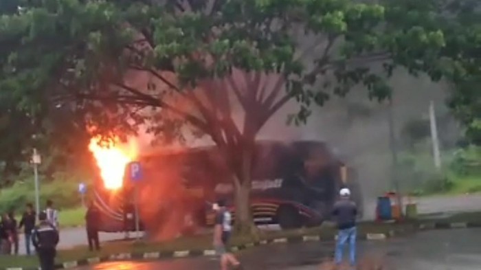 Bus terbakar di Terminal Tipe A Giri Adipura Wonogiri, Selasa (17/1/2023) sore.