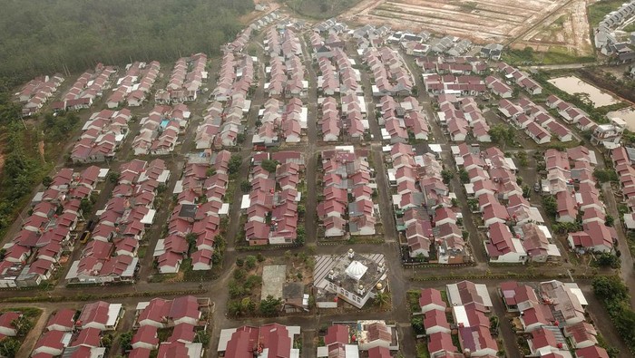 Foto udara perumahan di Jambi Luar Kota, Muarojambi, Jambi, Senin (16/1/2023). Kementerian Pekerjaan Umum dan Perumahan Rakyat (PUPR) mencatat capaian Program Sejuta Rumah (PSR) pada 2022 mencapai 1.117.491 unit di seluruh Indonesia. ANTARA FOTO/Wahdi Septiawan/tom.