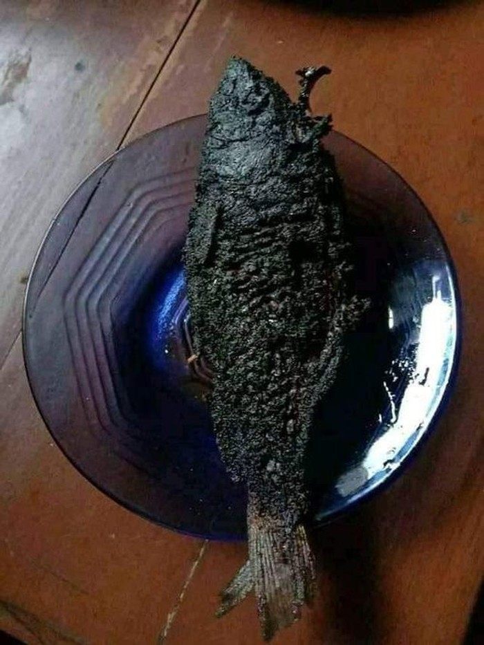 Cara aneh makan ikan Cara aneh makan ikan