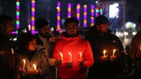 Maskapai tersebut jatuh saat mengudara dari ibu kota Kathmandu pada Minggu (15/1/2023). Dilansir Reuters, Senin (16/1), Otoritas Penerbangan Sipil Pakistan menjelaskan pesawat tersebut sempat melakukan kontak dengan bandara Pokhara dari Seti George pada Minggu pagi, sekitar pukul 10.50 waktu setempat. Setelah itu, pesawat jatuh.