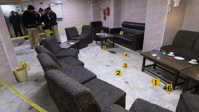 A police officer surveys the crime scene after, according to police, a gunman killed Abdul Latif Afridi, lawyer and former president of Pakistan’s Supreme Court Bar Association, in Peshawar, Pakistan January 16, 2023. REUTERS/Fayaz Aziz