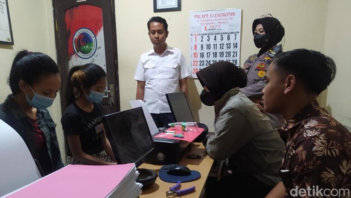 Dua pemandu lagi di Bangkalan saat diamankan di kantor polisi