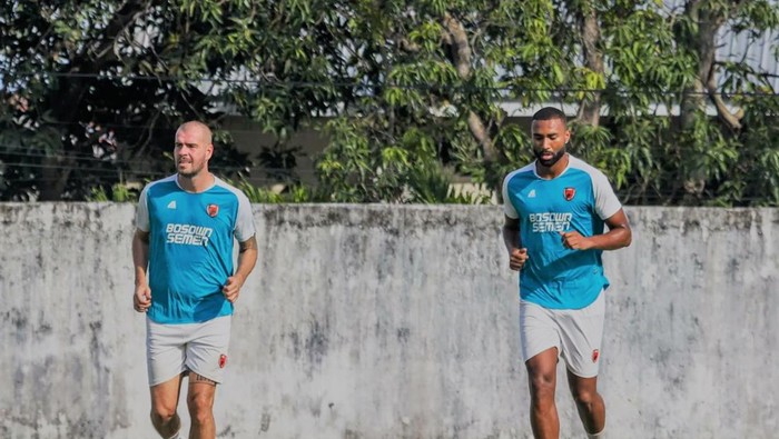 Dua pilar asing PSM Makassar Wiljan Pluim dan Yuran Fernandes kembali berlatih di Stadion Kalegowa, Gowa Sulawesi Selatan (Sulsel).