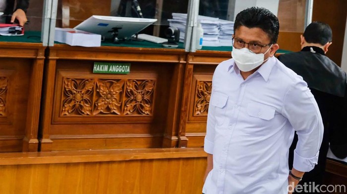 Eks Kadiv Propam Polri Ferdy Sambo dituntut penjara seumur hidup. Sambo diyakini jaksa melakukan pembunuhan berencana terhadap Brigadir Yosua Hutabarat.