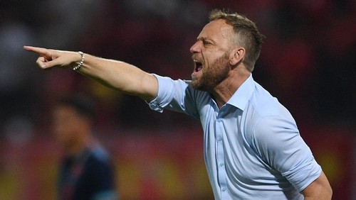Soccer Football - Mitsubishi Electric Cup - Final - Second Leg - Thailand v Vietnam - Thammasat Stadium, Pathum Thani, Thailand - January 16, 2023 Thailand coach Alexandre Polking reacts REUTERS/Chalinee Thirasupa