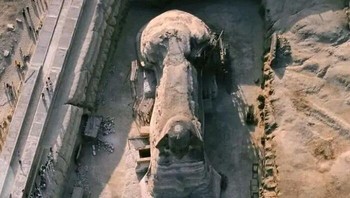 Patung Sphinx dipotret dari atas. Foto: Reddit