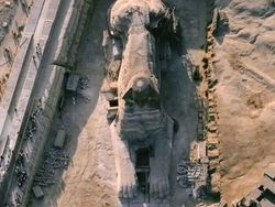 Hewan Sampai Tempat Terkenal Dipotret dari Angle Beda, Hasilnya Unik!