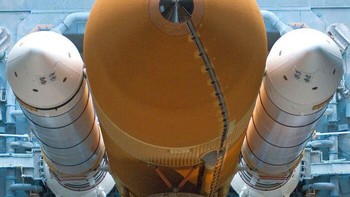 Pesawat ulang alik NASA dipotret dari sebelah atas. Foto: Reddit