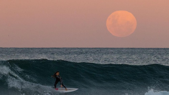 Ilustrasi Fenomena Super New Moon