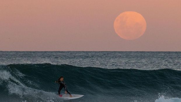 Ilustrasi Fenomena Super New Moon