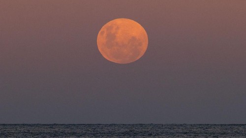 Ilustrasi Fenomena Super New Moon