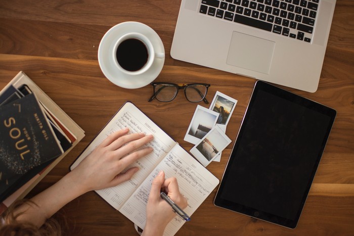 Ilustrasi Membuat Curriculum Vitae (CV)