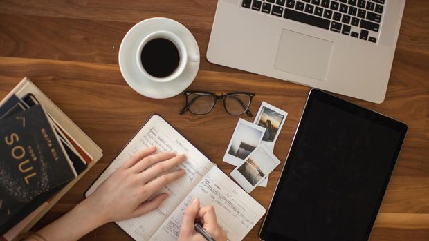 Ilustrasi Membuat Curriculum Vitae (CV)