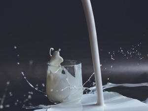 Ingin Cegah Osteoporosis dengan Minum Susu, Harus Berapa Banyak? Ini Kata Dokter
